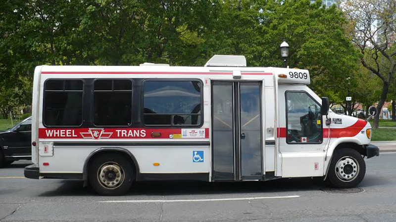 Ônibus adaptado para deficientes físicos em Toronto 