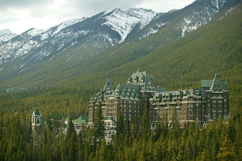 Vista do Entrada do Fairmont Banff Springs Hotel