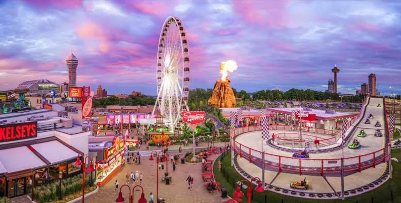 Região de Clifton Hill em Niagara Falls no Canadá