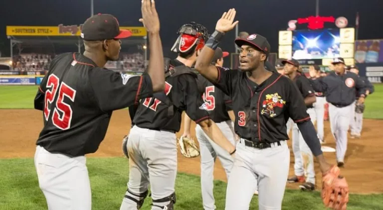 Assistir a um jogo de baisebol do Vancouver Canadians