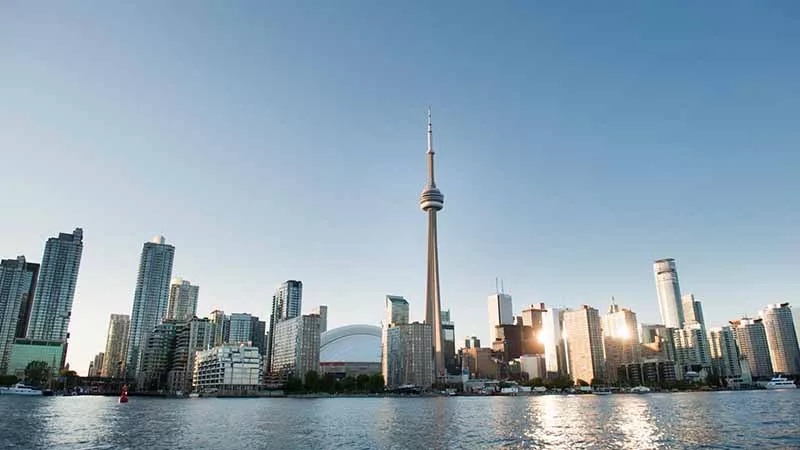 Vista da cidade de Toronto com a CN Tower ao fundo